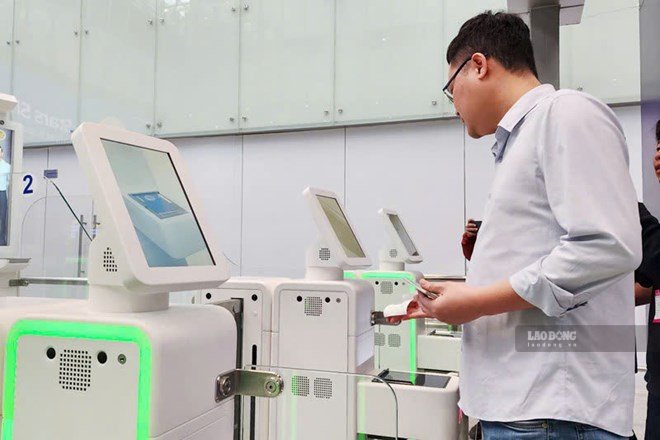 From September 28, 2026, Vietnamese citizens have been collected and updated with sufficient information into the National Immigration Database or have been granted a level 02 electronic identification account to exit and enter the country through automatic control gateways. Photo: Nguyen Thi