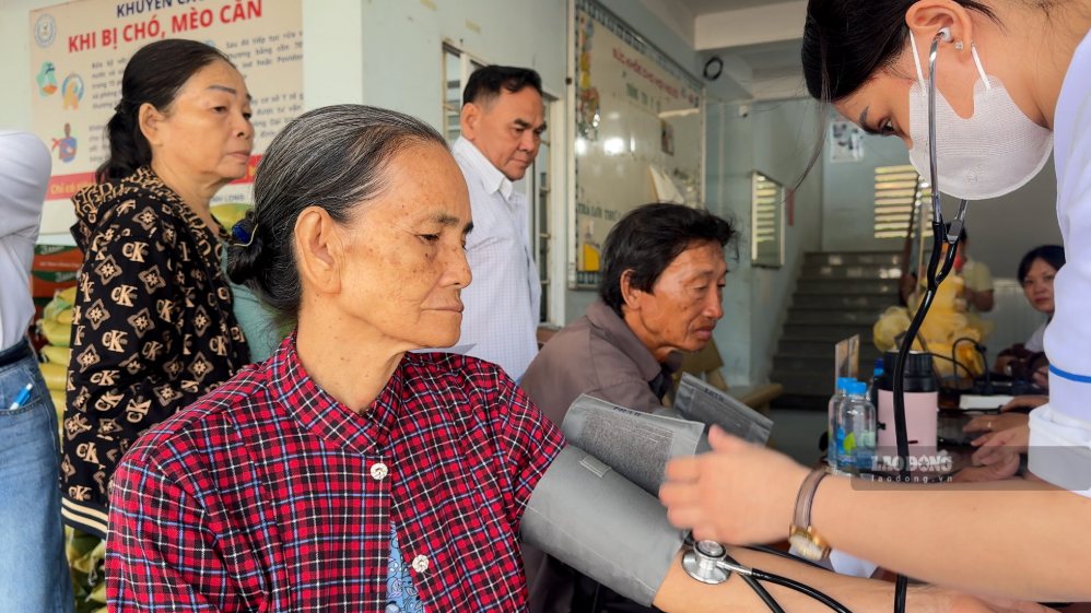 Vinh Long health sector accelerates health check-ups, aiming to cover the entire population. Photo: Hoang Loc