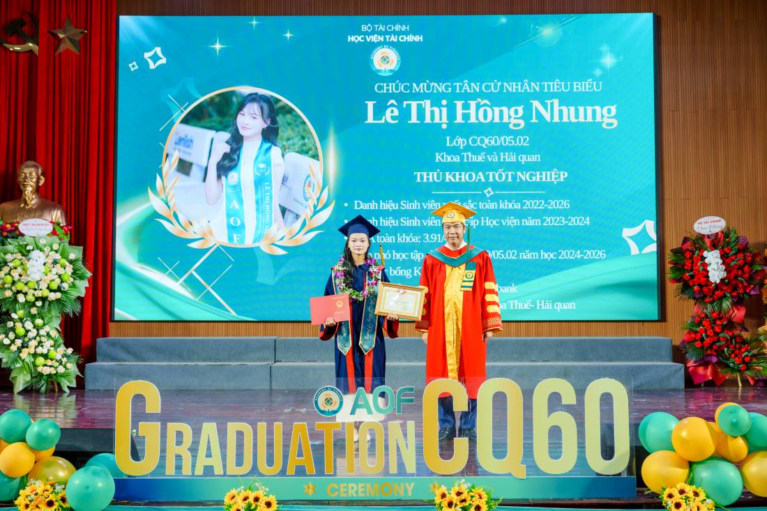 Với GPA 3.91, Lê Thị Hồng Nhung trở thành thủ khoa ngành Thuế và Hải quan, Học viện Tài chính. Ảnh: Nhân vật cung cấp