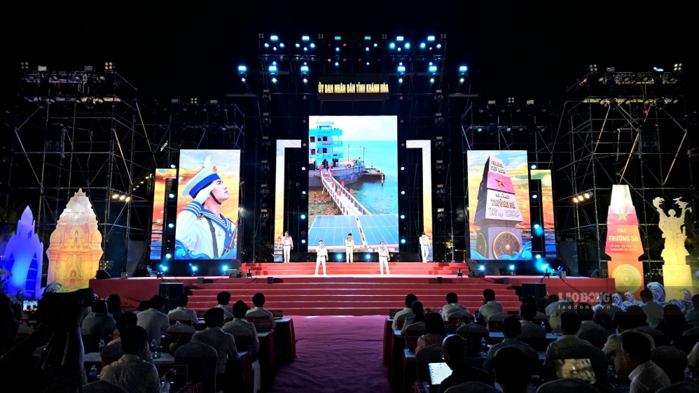 Art program opens Khanh Hoa Culture and Tourism Day in Quang Tri in 2026. Photo: Nguyen Luan