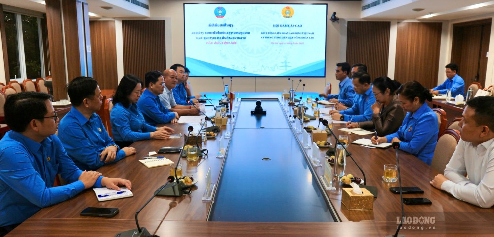 In the afternoon of August 16, a high-level talks took place between the Vietnam General Confederation of Labor and the Lao Federation of Trade Unions (LFTU). Photo: Quynh Chi