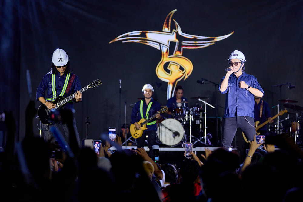 Buc Tuong band explodes in a music night held at Hanoi University of Civil Engineering. Photo: Organizing Committee