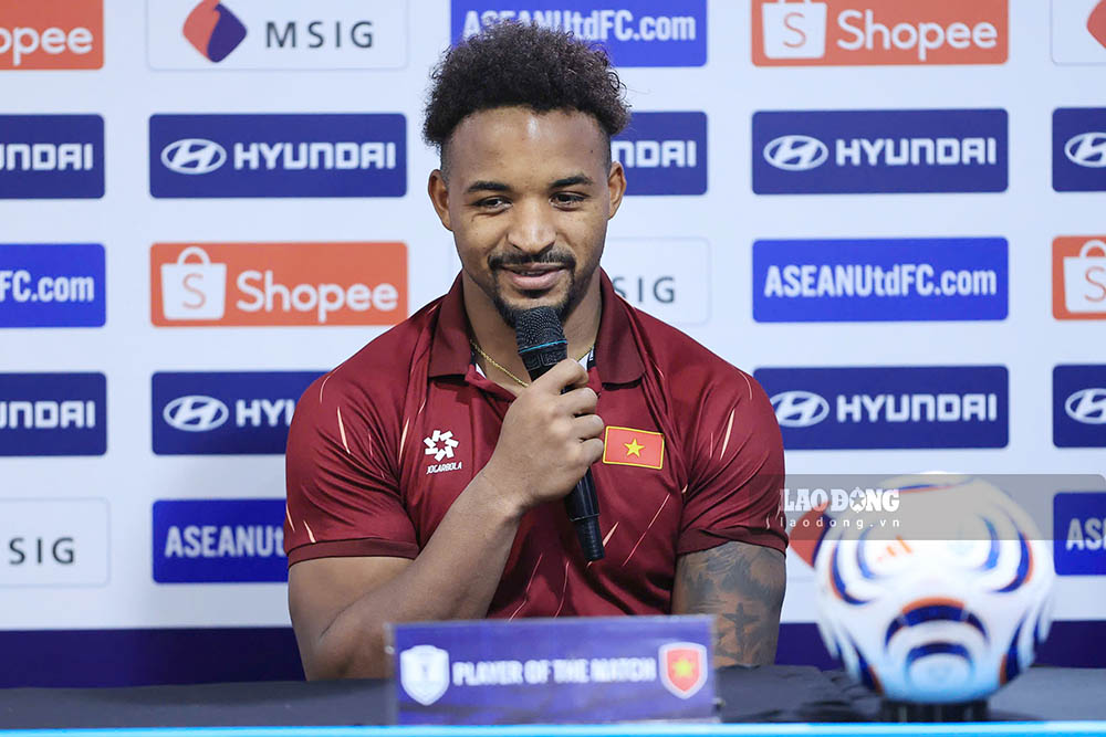 Striker Nguyen Xuan Son. Photo: Minh Dan