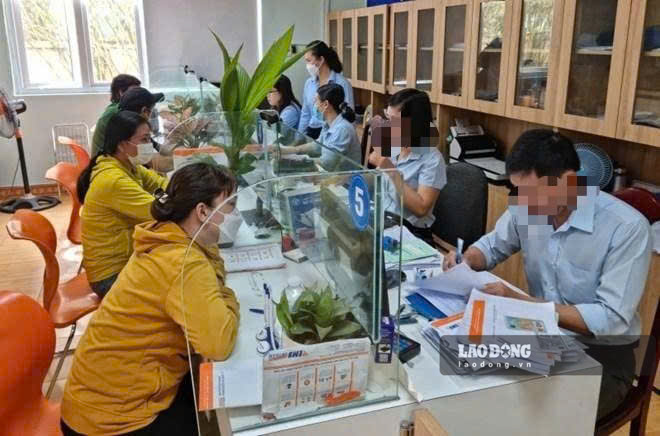 Current law does not allow people who have received one-time social insurance to return the received money to be added to the years of social insurance contributions when continuing to participate in social insurance to receive pensions later. Photo: Nam Duong