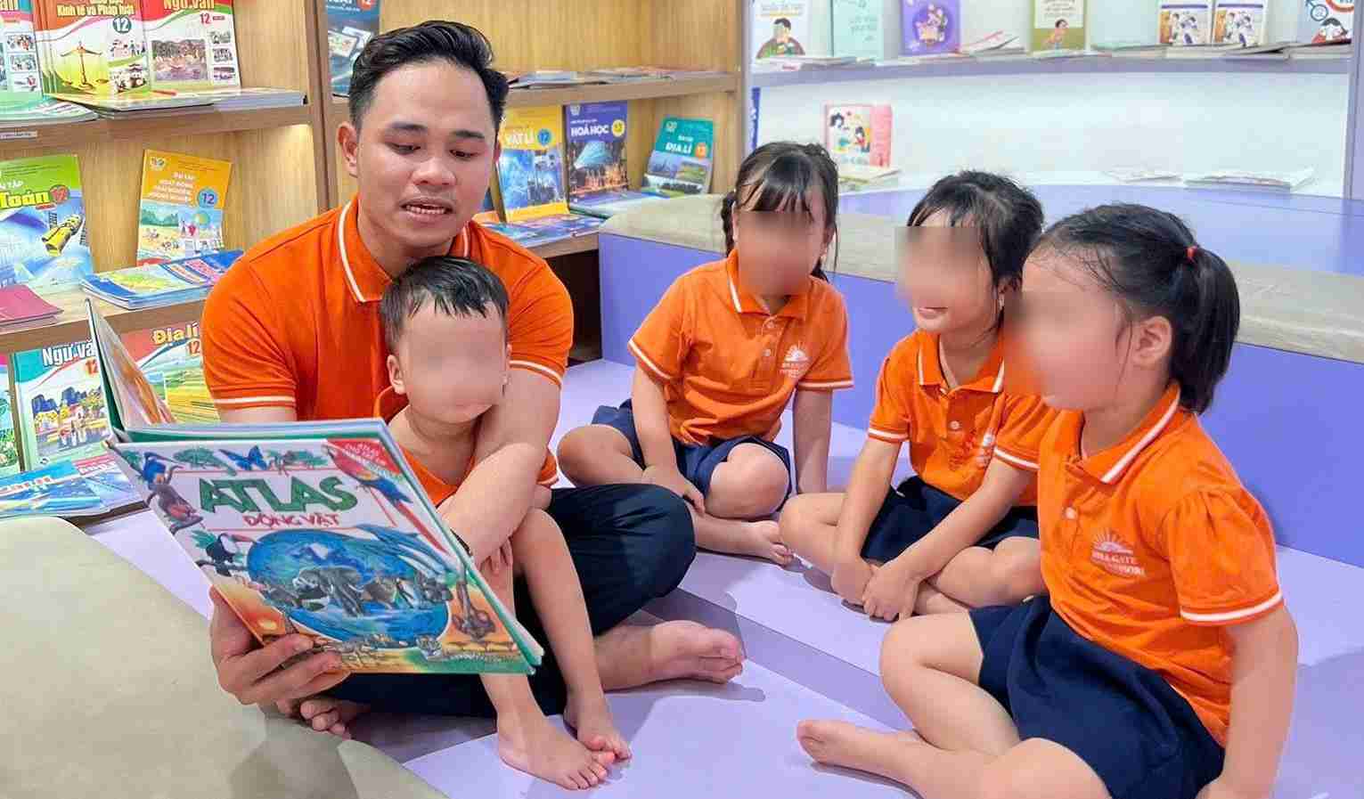Việc học tiếng Anh từ sớm giúp trẻ hình thành phản xạ ngôn ngữ tự nhiên. Ảnh: Cô giáo cung cấp