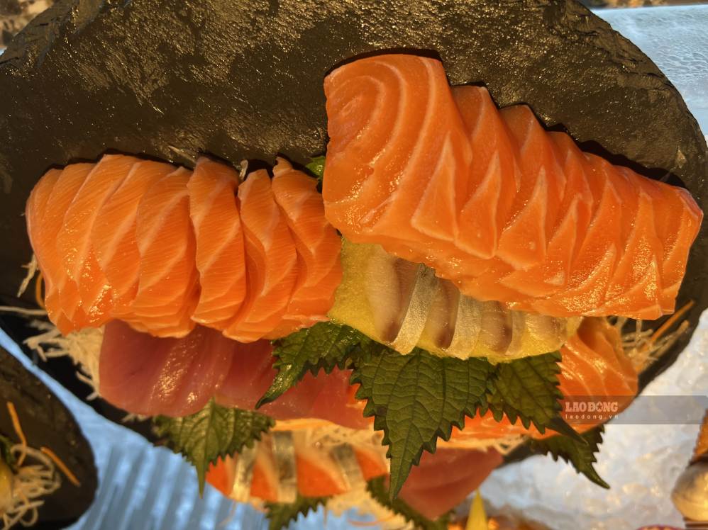 Las personas con enfermedad renal deben tener en cuenta algunos puntos al comer sashimi de salmón. Foto: Kieu Vu