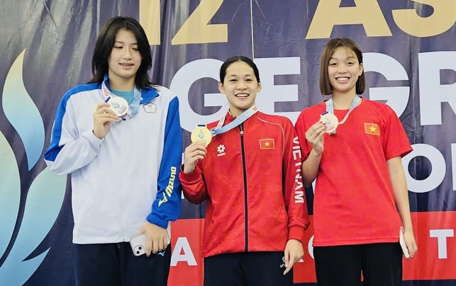 Swimmer Nguyen Thuy Hien (middle) is a face with good expertise in women's events. Photo: Hoai Viet