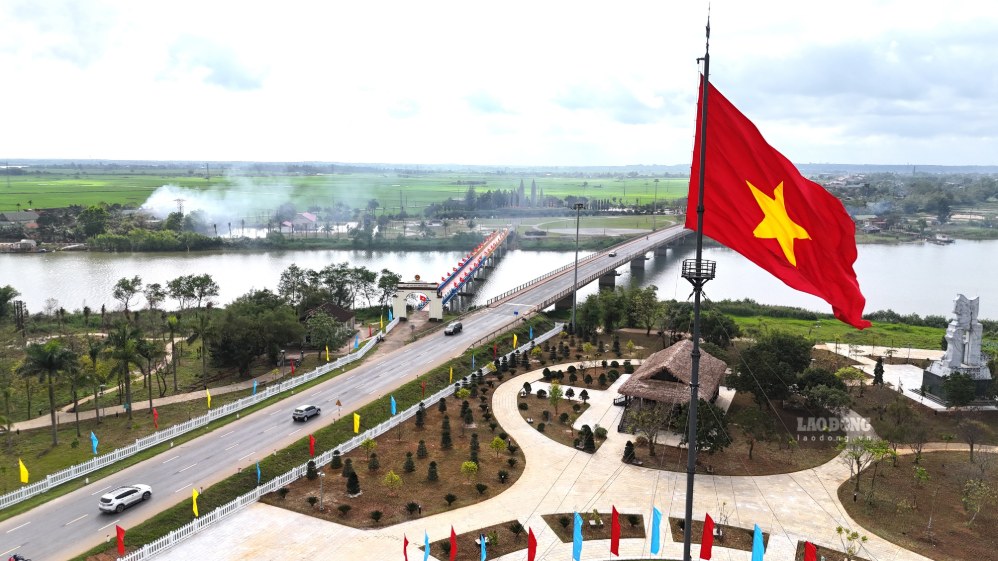 Quảng Trị có thế mạnh nổi bật về du lịch lịch sử, văn hóa với hệ thống di tích cách mạng, địa chỉ đỏ và những giá trị gắn với khát vọng hòa bình, tạo nên sản phẩm du lịch đặc trưng của địa phương. Ảnh: Nguyễn Luân