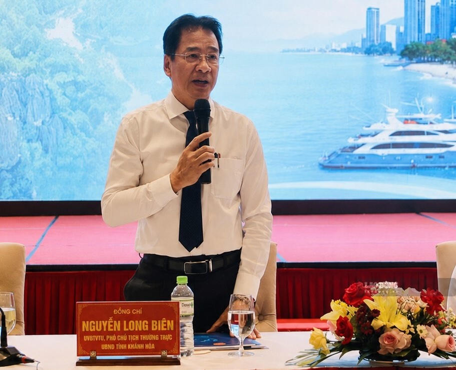 Ông Nguyễn Long Biên – Phó Chủ tịch Thường trực UBND tỉnh Khánh Hòa phát biểu tại hội nghị. Ảnh: Nguyễn Luân