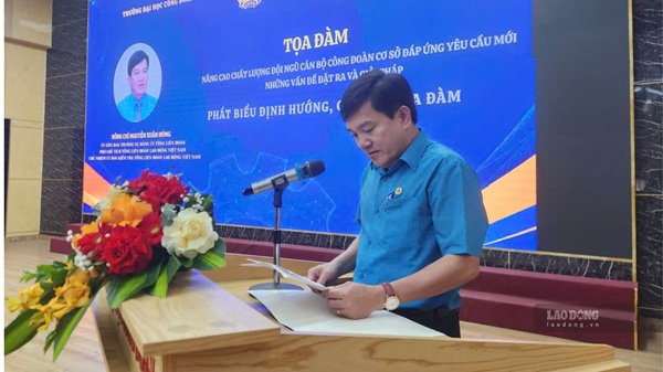 Vice President of the Vietnam General Confederation of Labor Nguyen Xuan Hung speaks. Photo: Minh Hanh