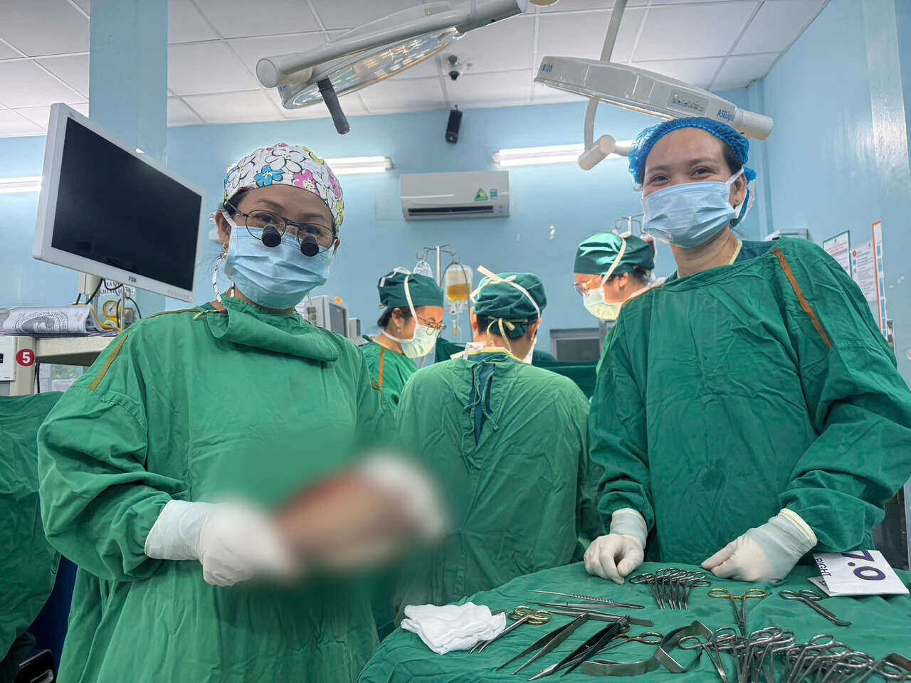 Doctors at Children's Hospital 2 perform surgery to completely remove a 1.3kg teratoma for a 5-day-old baby girl. Photo: Hospital provided