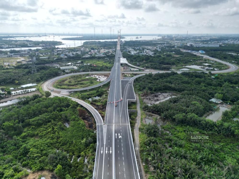 Nút giao thông đường cao tốc Bến Lức - Long Thành. Ảnh: Tâm Phúc