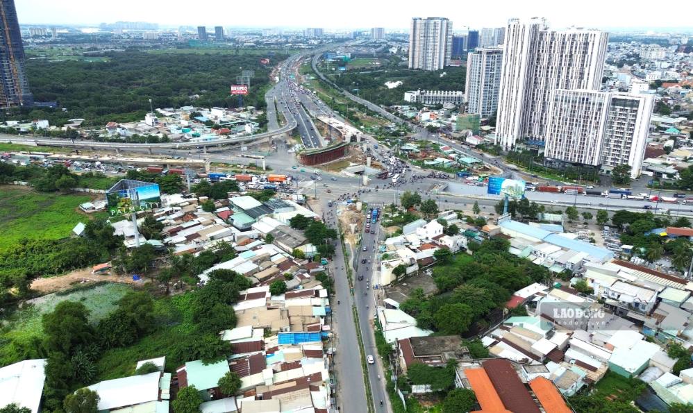 Area of more than 22,000 m2 of land on Luong Dinh Cua street (left of the photo). Photo: Anh Tu