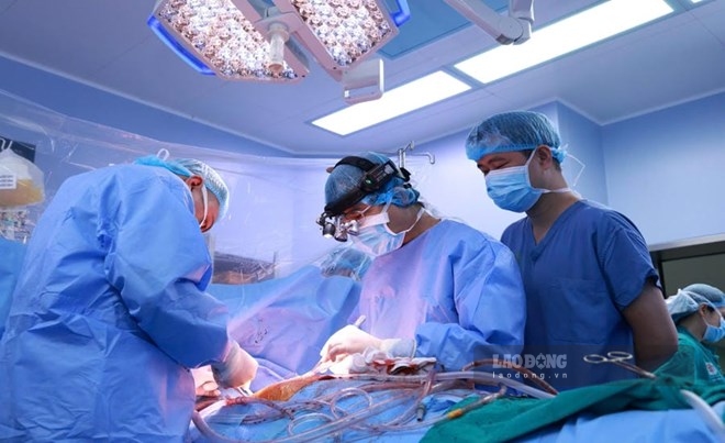 El Ministerio de Salud responde a la propuesta de controlar los precios de los servicios médicos y los medicamentos para garantizar los derechos de los pacientes con seguro médico. Foto: Thuy Ngoc