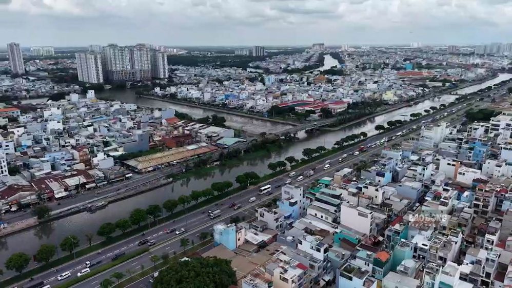 Ho Chi Minh City spends nearly 6,300 billion VND to open a connecting axis for 4 wards and communes, reducing traffic congestion on National Highway 50. Photo: Anh Tu