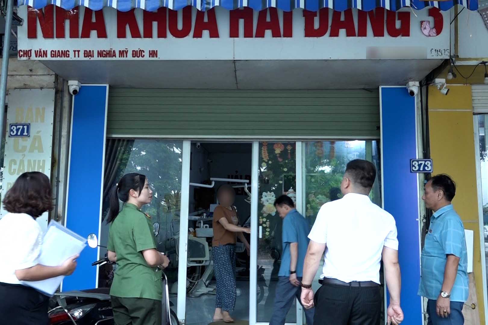 Functional forces inspect Hai Dang Dental Clinic. Photo: My Duc Commune e-information page