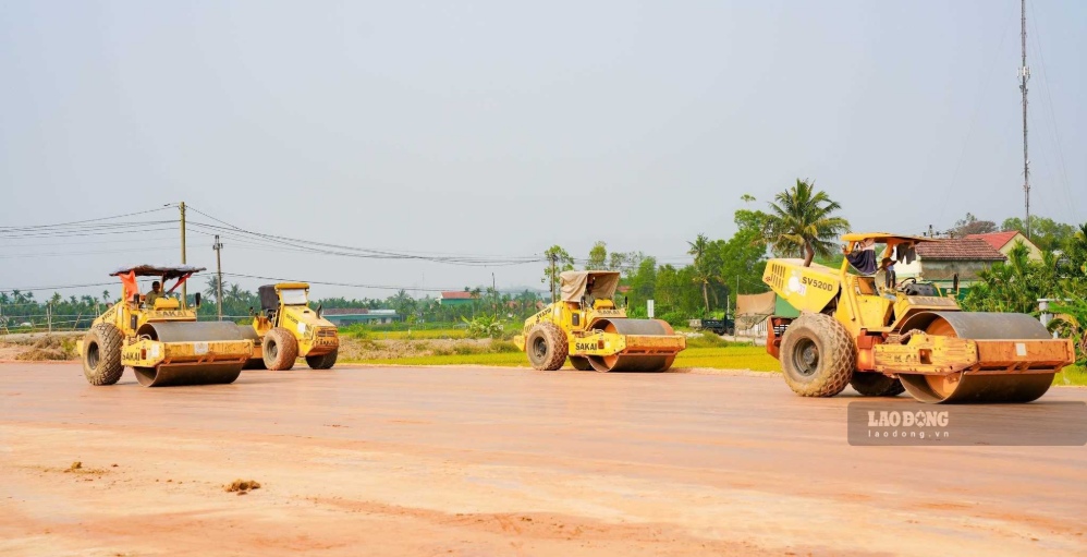 Specialized audit on the management and use of investment capital for the Hoang Sa - Doc Soi Road Project (Quang Ngai). Photo: Ho Phuong