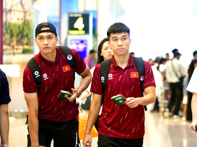 Huấn luyện viên Kim Sang-sik ưu tiên phục hồi thể lực cho cầu thủ trước trận lượt về ASEAN Cup 2026. Ảnh: VFF