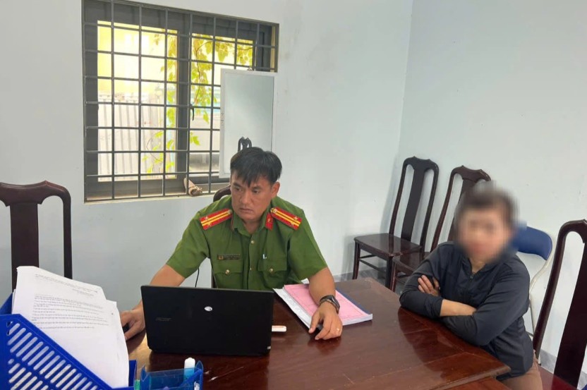 Công an mời người liên quan vụ cãi vã tại điểm giữ xe lễ hội sầu riêng lên làm việc. Ảnh: Công an Đắk Lắk

