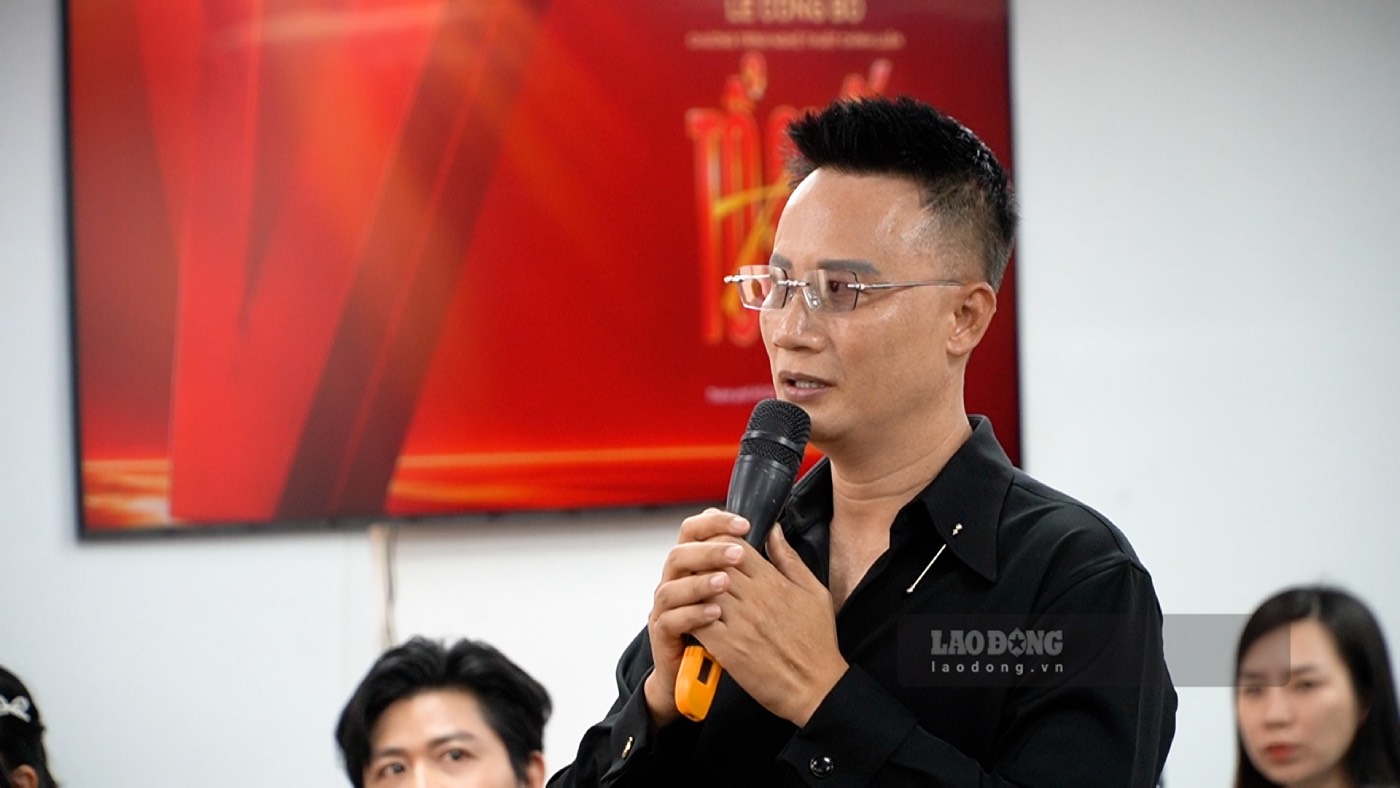 Artist Hoang Bach shared his pride in participating in the "National Concert" in Ho Chi Minh City, where he started his music career 30 years ago. Photo: Thai Bao.