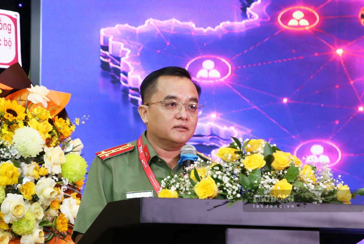 Đại tá Huỳnh Ngọc Liêm, Phó Giám đốc Công an tỉnh Lâm Đồng phát biểu tại hội nghị. Ảnh: Thần Hy