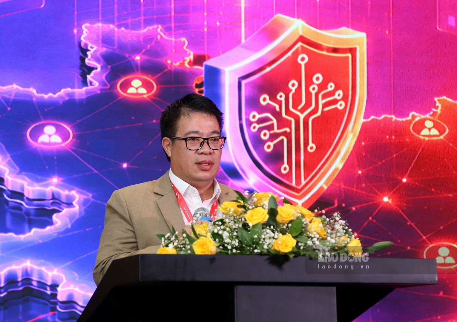 Ông Nguyễn Ngọc Phúc, Tỉnh ủy viên, Phó Chủ tịch UBND tỉnh Lâm Đồng phát biểu tại hội nghị. Ảnh: Thần Hy