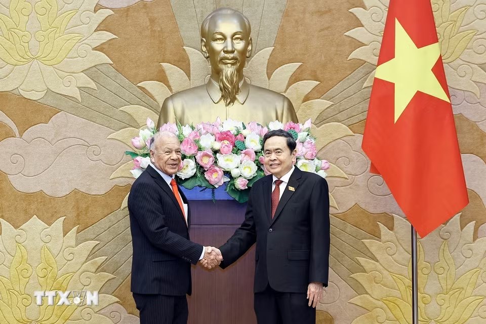 Politburo Member, National Assembly Chairman Tran Thanh Man receives Senator Alberto Anaya Gutiérrez, General Secretary of the Mexican Labor Party who is visiting and working in Vietnam. Photo: VNA