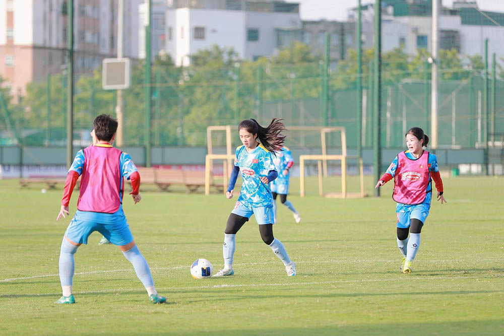 Vietnam women's team actively trains, perfects playing style towards ASIAD 2026. Photo: VFF