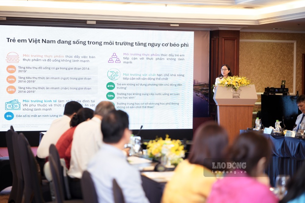 PGS.TS.BS. Huỳnh Thị Vũ Quỳnh, Trưởng khoa Thận - Phó trưởng Bộ môn Nhi, Đại học Y Dược TPHCM chia sẻ về nguy cơ khi trẻ em béo phì. Ảnh: Phan Trang