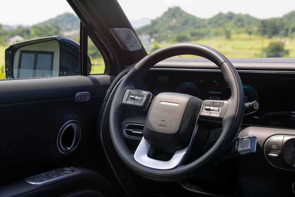 Khoang nội thất rộng rãi, được trang bị ghế da Nappa, cụm màn hình kép panorama cong 27 inch. Ảnh Hyundai Thành Công