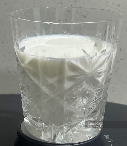 Milk is a familiar drink, providing high-quality protein to help increase muscle and reduce fat. Photo: Kieu Vu