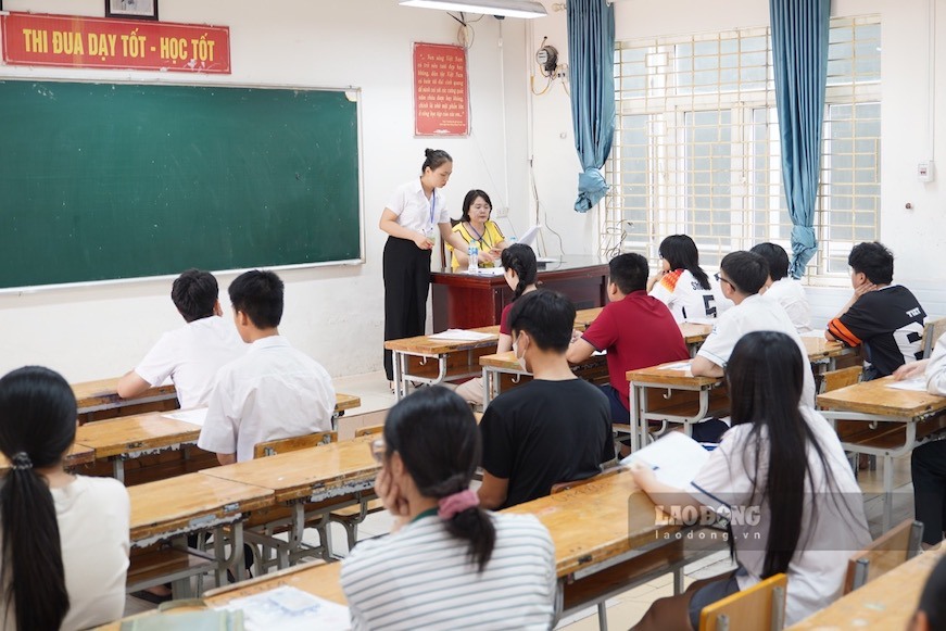 The Ministry of Education and Training said that teachers who meet the conditions to be appointed to rank II will enjoy the regime and policies of the new title from the date of the appointment decision. Illustrative photo: Tuong Van