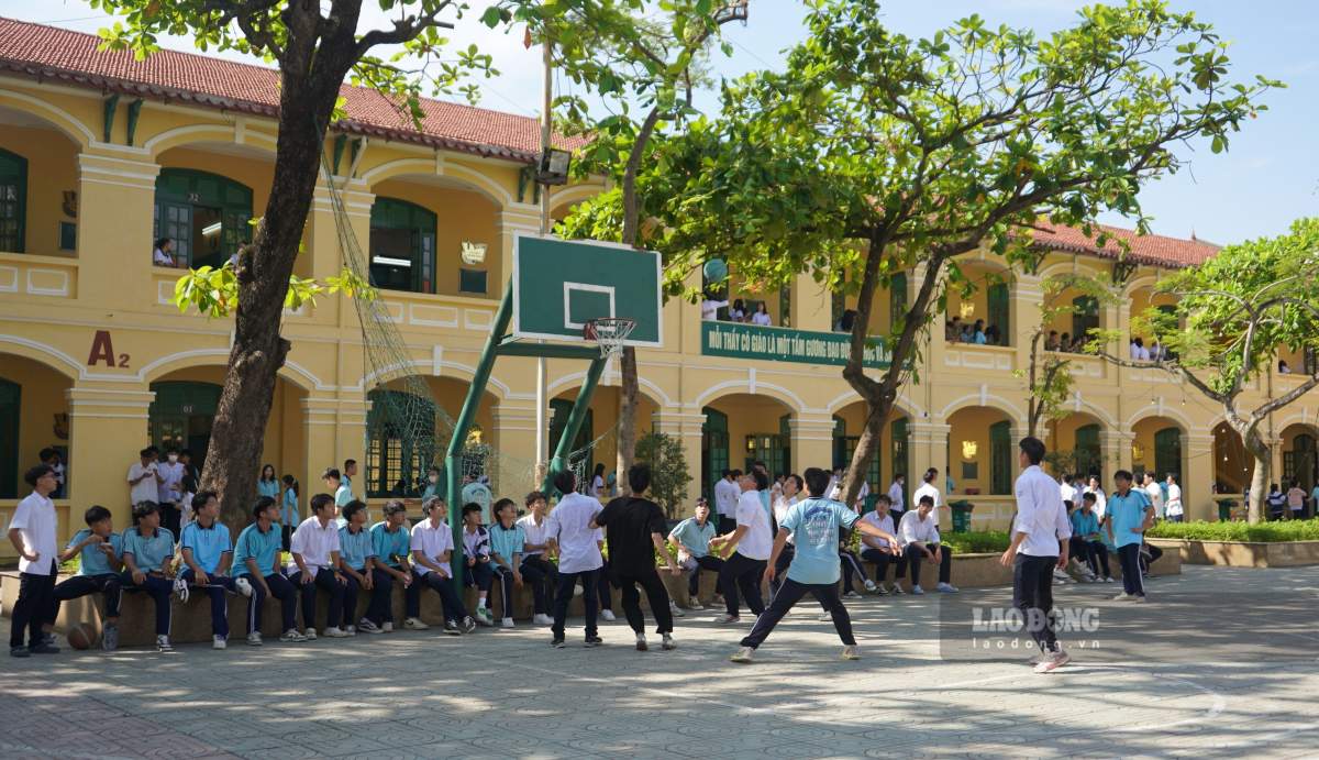 The whole country is expected to reduce about 46.73% of educational institution headquarters, equivalent to about 17,353 headquarters when arranged. Photo: Mai Dung