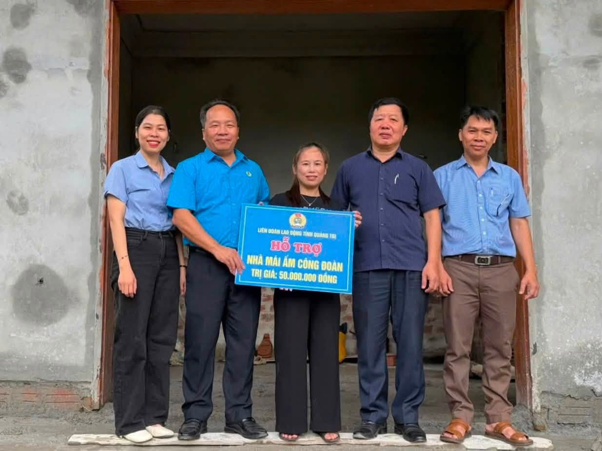 Quang Tri Trade Union increases support for union members and workers in difficult circumstances. Photo: Quang Tri Trade Union