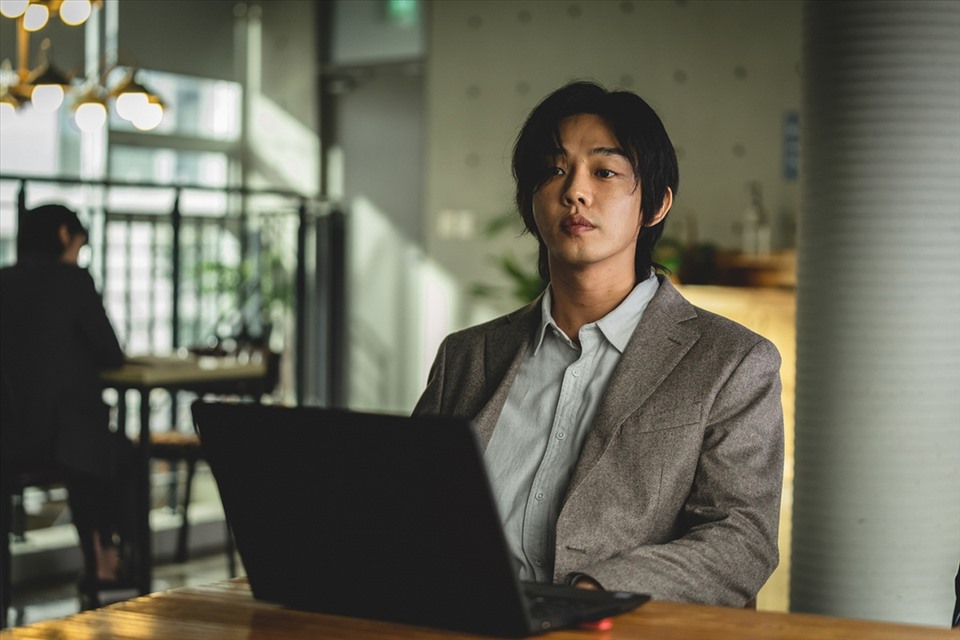 Yoo Ah In returns to the screen with "Vampire" after drug scandal. Photo: Netflix