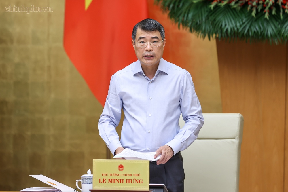 Politburo member, Prime Minister Le Minh Hung emphasized the requirement to cut intermediary costs so that drugs and medical equipment reach patients at the lowest cost. Photo: chinhphu. vn/Nhat Bac