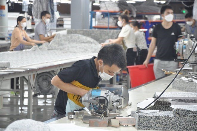 Lương tối thiểu năm 2027 dự kiến tăng 7,8%. Ảnh: Bảo Hân