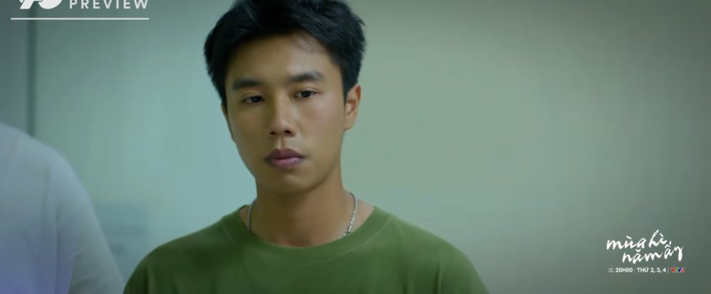 Khánh bỏ về khi thấy Tùng thân thiết với Phương trong tập 6 phim “Mùa hè năm ấy“. Ảnh: VFC.