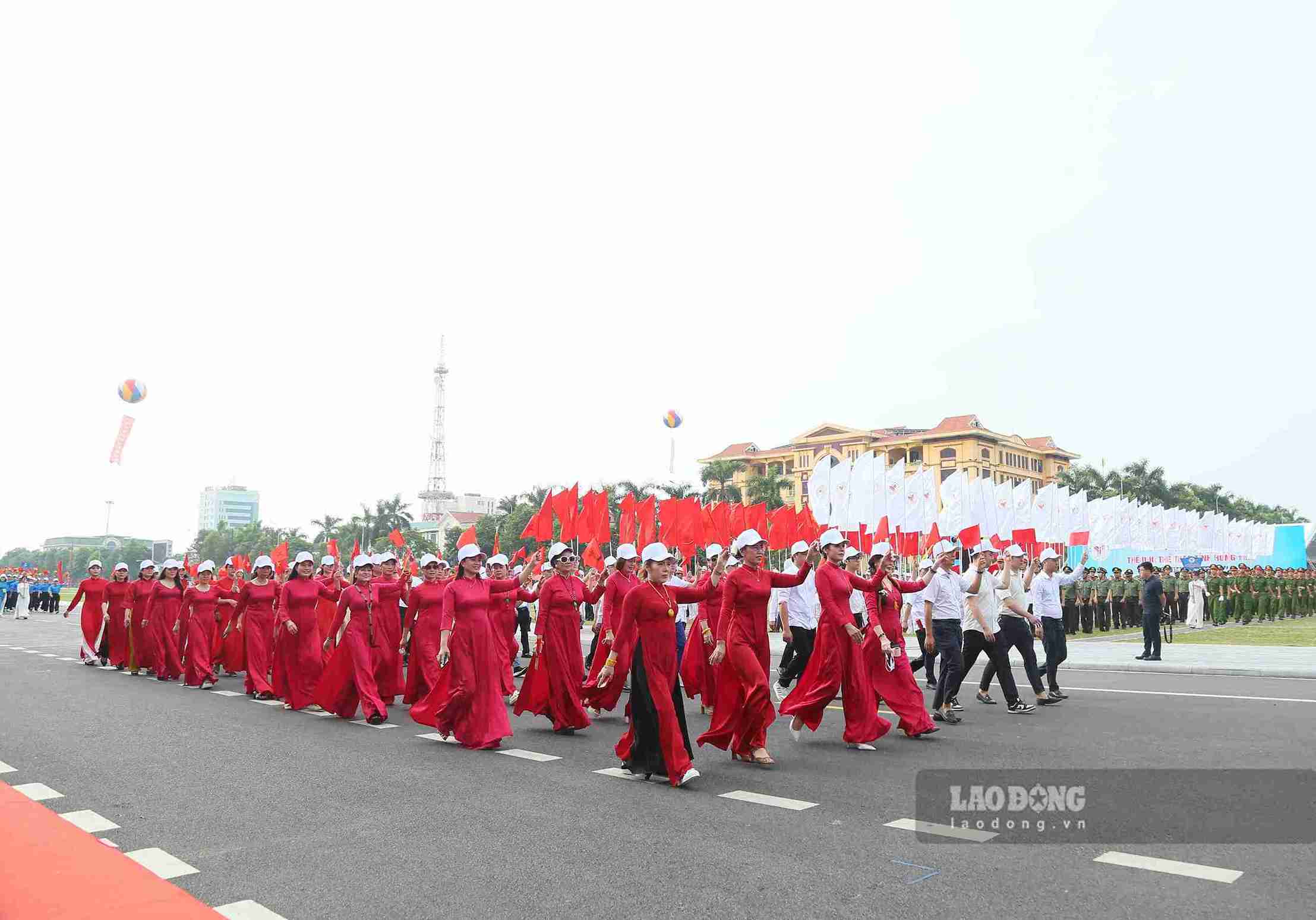 The opening ceremony of the X Hung Yen Provincial Sports Festival took place at Nguyen Van Linh Square. Photo: Mai Huong