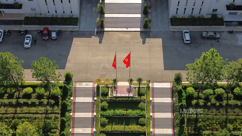 Việc quản lý, chăm sóc và bảo vệ cây xanh được phân công cụ thể cho các cơ quan, đơn vị và UBND cấp xã. Ảnh: Đinh Đại