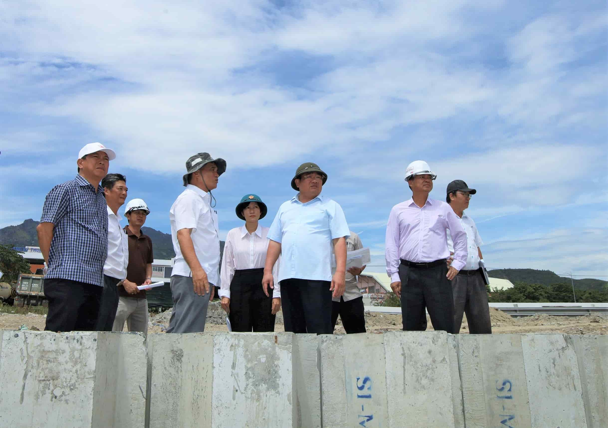 Functional agencies in Khanh Hoa province are focusing on accelerating site clearance for the Tac River downstream treatment project. Photo: Minh Khue