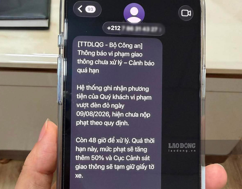 iMessage is being exploited to spread messages impersonating the Ministry of Public Security, VNPost. Photo: LD