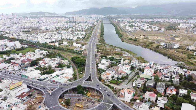 Phuc Son Group has just sent a plan to functional agencies in Khanh Hoa regarding the resumption of construction of Ngoc Hoi Intersection. Photo: Huu Long