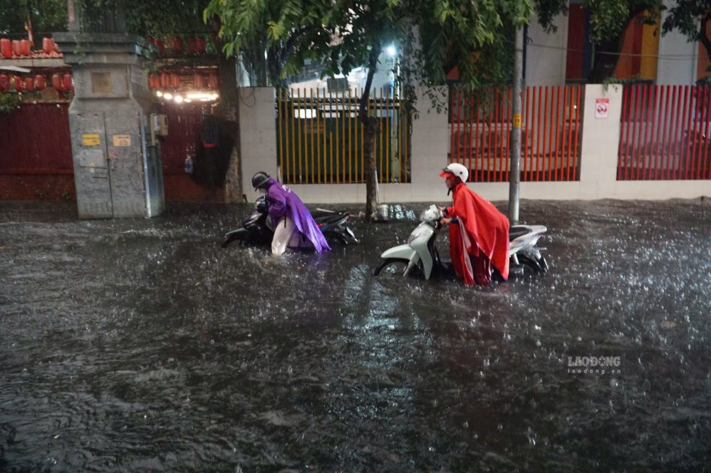 Southern region welcomes heavy rain in many places, beware of heavy rain in the late afternoon. Photo: Anh Tu