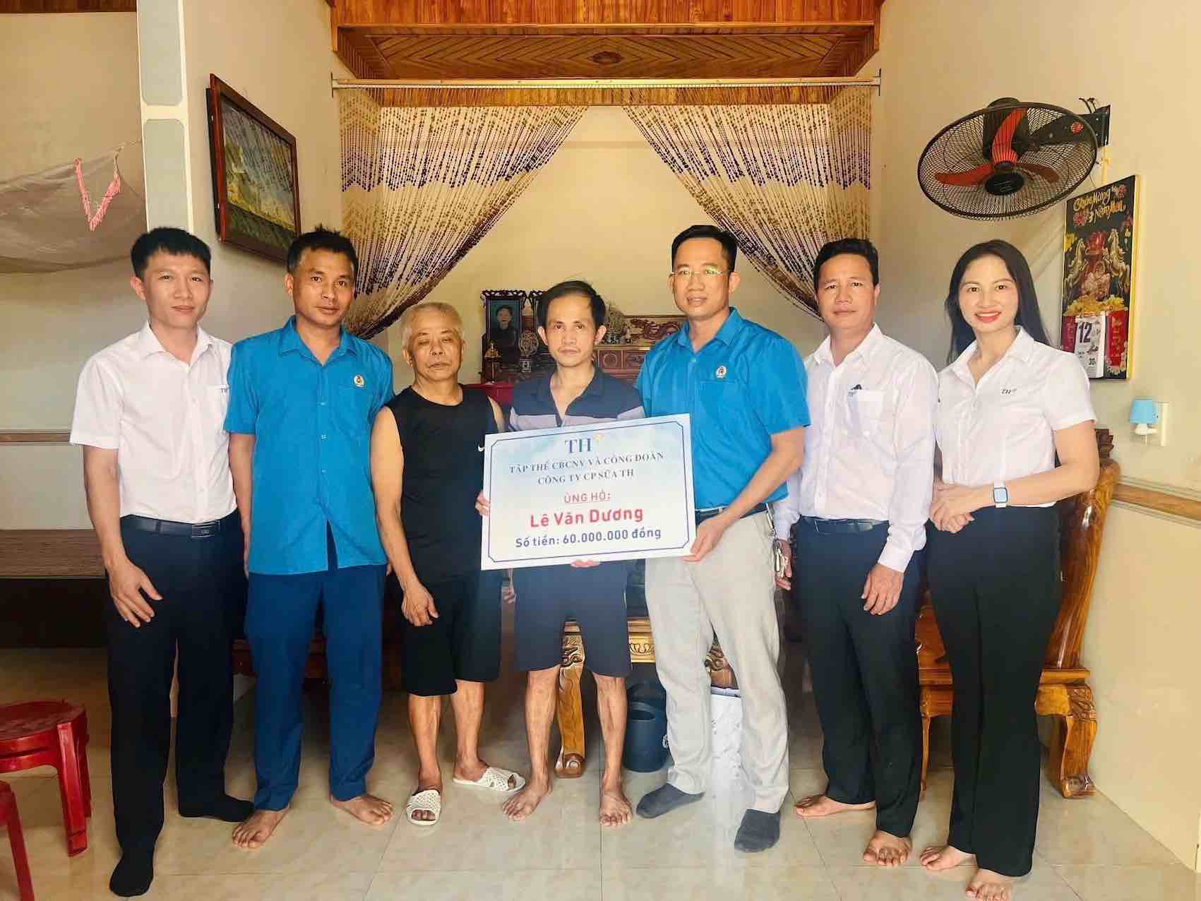 Union members of TH Dairy Joint Stock Company join hands to support colleagues with critical illnesses. Photo: Nghe An Trade Union