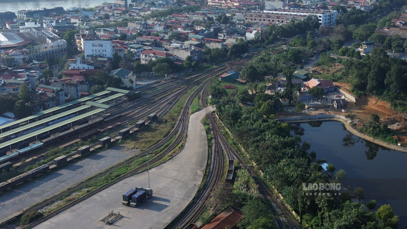 The picture of site clearance for the railway line through Lao Cai is gradually becoming clearer. Photo: Dinh Dai