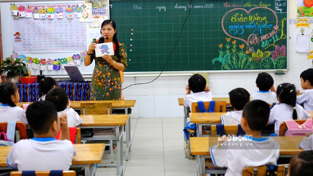 Buổi học tiếng Anh của học sinh lớp 1 tại Trường Tiểu học Võ Trường Toản (phường Cái Khế, TP Cần Thơ). Ảnh chụp năm 2025 - Mỹ Ly.