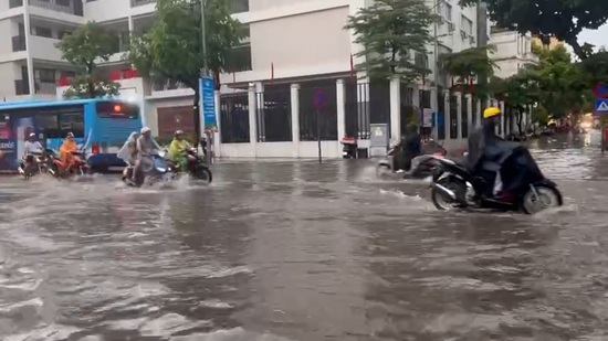 Hanoi proactively responds to heavy rain, risk of flooding. Photo: Ngan Tuyen