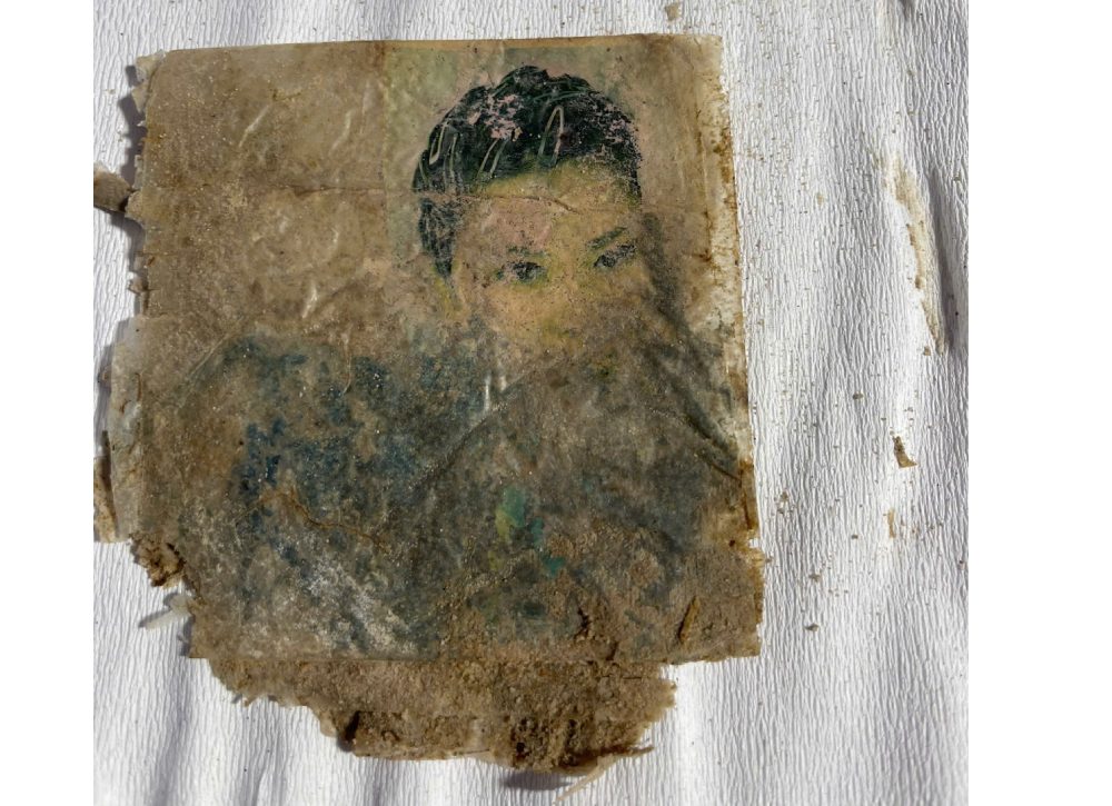 The portrait photo artifact was found when biological samples were taken for DNA testing of martyrs' remains at Ha Tien Ward Martyrs' Cemetery. Photo: Phuong Vu/An Giang Military Command