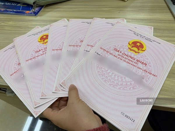 Công an tỉnh Phú Thọ cảnh báo người dân cẩn trọng khi làm thủ tục về sổ đỏ. Ảnh: Xuyên Đông